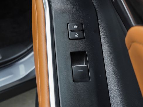 Used 2023 Toyota Highlander Platinum image 29