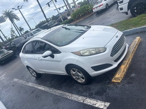 Used 2016 Ford Fiesta SE FWD image 3