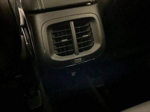 Used 2017 Jeep Cherokee Limited image 10