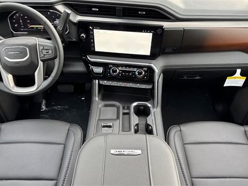 New 2026 GMC Sierra 2500 Denali w/ Denali Reserve Package image 15