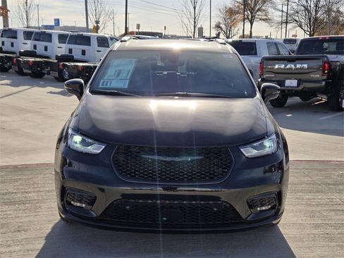 New 2026 Chrysler Pacifica Limited w/ S Appearance Package image 7
