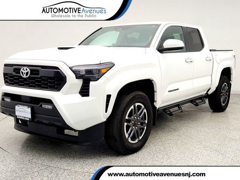 Used 2024 Toyota Tacoma TRD Sport AWD/4WD image 1