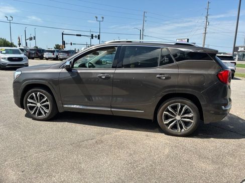 Used 2019 GMC Terrain Denali w/ Advanced Safety Package AWD/4WD image 5