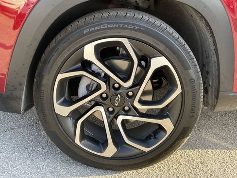 Used 2025 Chevrolet Trax RS w/ Driver Confidence Package image 32