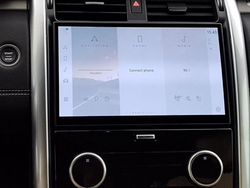 Used 2025 Land Rover Discovery Dynamic SE image 23