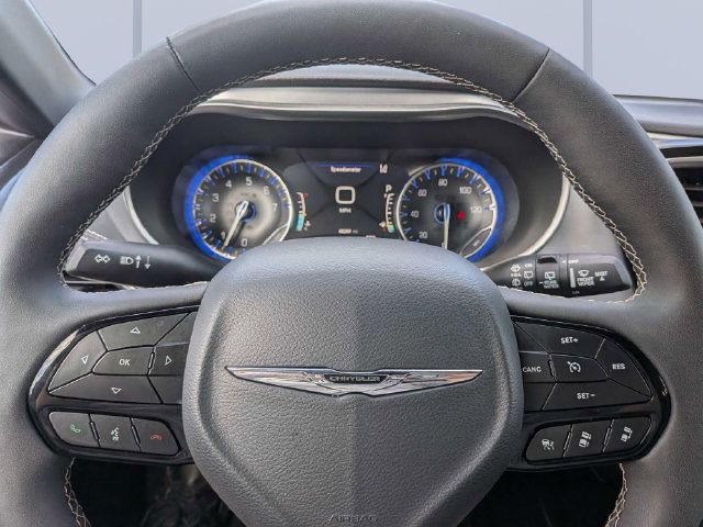 Used 2025 Chrysler Pacifica Limited FWD image 35