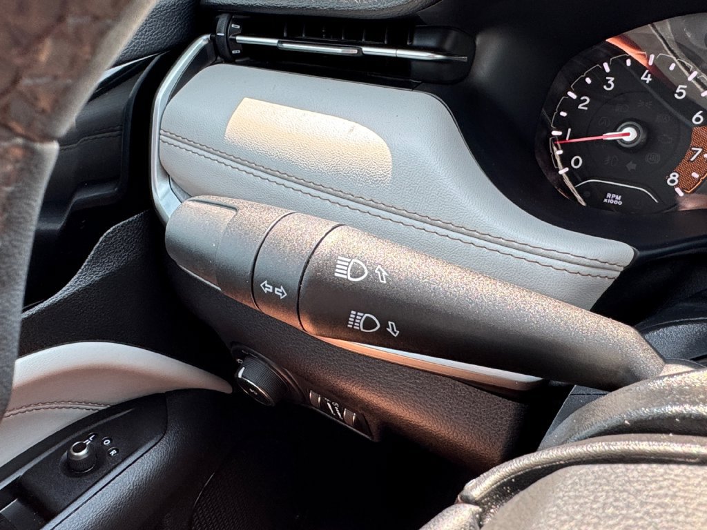 Used 2025 Jeep Compass Limited AWD/4WD image 31