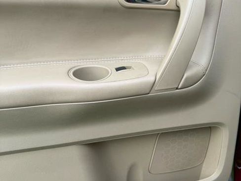 Used 2008 Saturn Outlook XR w/ Premium Trim Package image 24