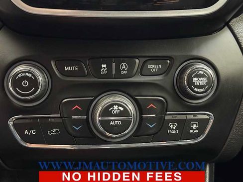 Used 2019 Jeep Cherokee Limited w/ Technology Group AWD/4WD image 26