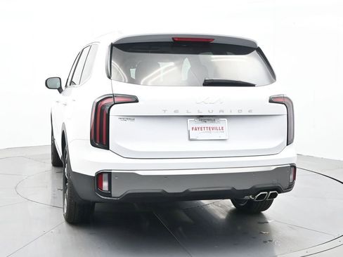 Used 2024 Kia Telluride EX w/ EX Captain's Chair Package image 8