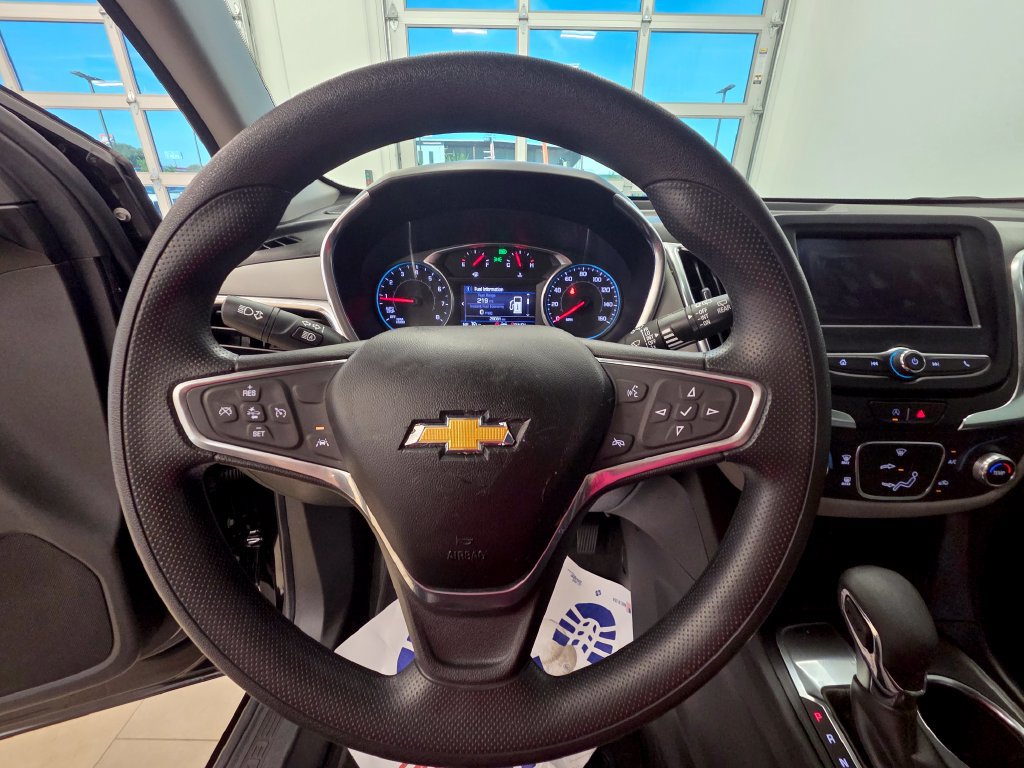 Used 2022 Chevrolet Equinox LS w/ LS Convenience Package FWD image 16