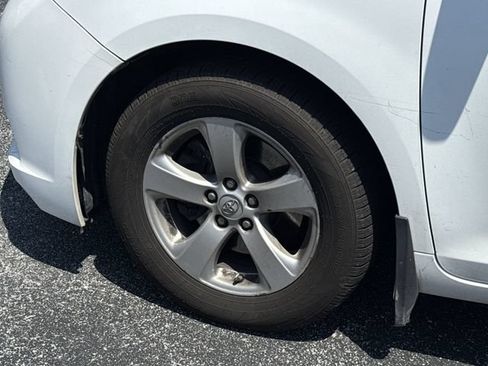 Used 2014 Toyota Sienna LE FWD image 5