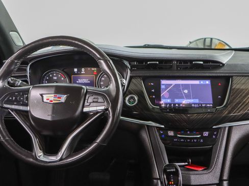 Used 2023 Cadillac XT6 Premium Luxury w/ Technology Package FWD image 17