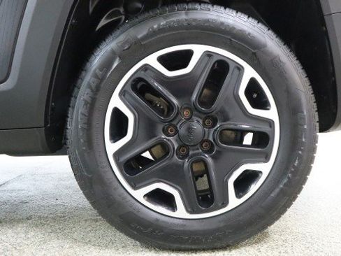Used 2015 Jeep Renegade Trailhawk AWD/4WD image 21