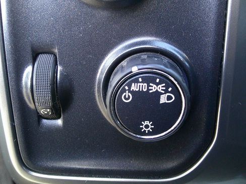 Used 2018 Chevrolet Silverado 1500 LT image 19