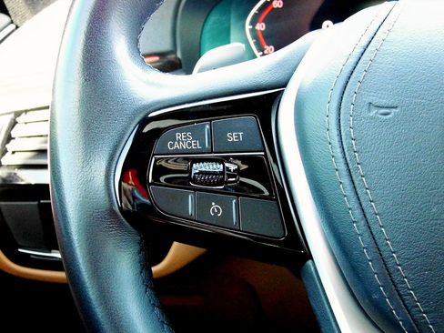 Used 2020 BMW 530i 530i w/ Premium Package image 13