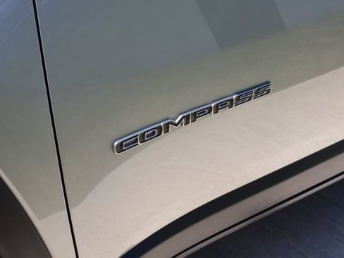 Used 2023 Jeep Compass Latitude AWD/4WD image 7