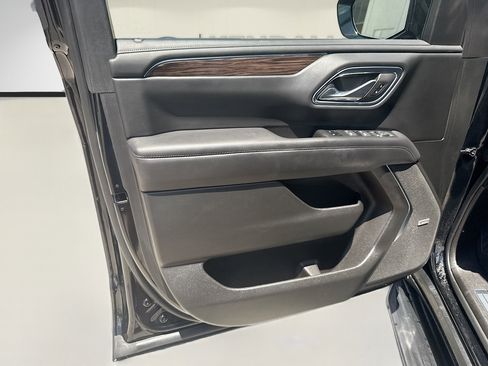 Used 2022 Chevrolet Tahoe LT w/ Luxury Package RWD image 17