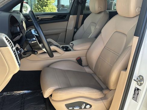 Used 2020 Porsche Cayenne image 5