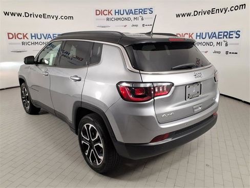 Used 2024 Jeep Compass Limited image 4