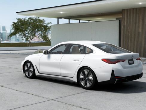New 2026 BMW i4 xDrive40i w/ Premium Package image 2