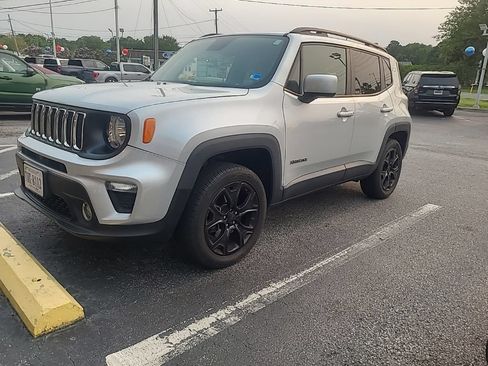 Used 2019 Jeep Renegade Latitude w/ Popular Equipment Group AWD/4WD image 1