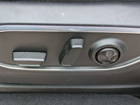 Used 2024 Jeep Wagoneer Series II w/ Flexible Seating Group RWD image 13