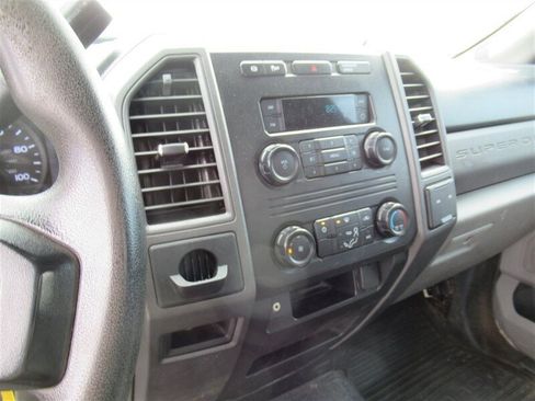 Used 2017 Ford F550 2WD Regular Cab Super Duty image 22