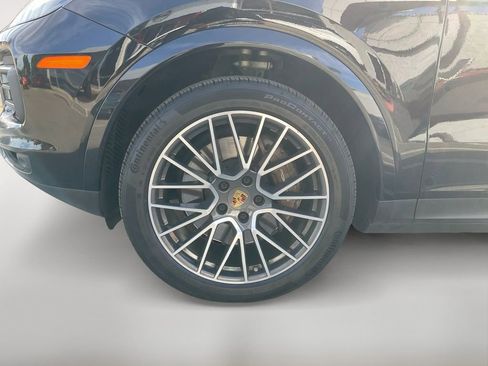 Used 2022 Porsche Cayenne Platinum Edition image 16