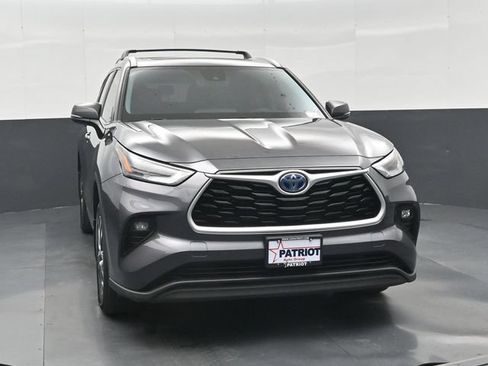 Used 2023 Toyota Highlander XLE AWD/4WD image 35