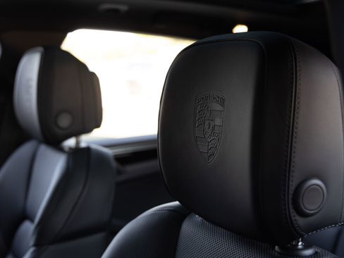 Certified 2025 Porsche Macan image 26