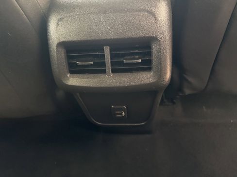 Used 2019 Chevrolet Equinox LT w/ Driver Convenience Package image 17