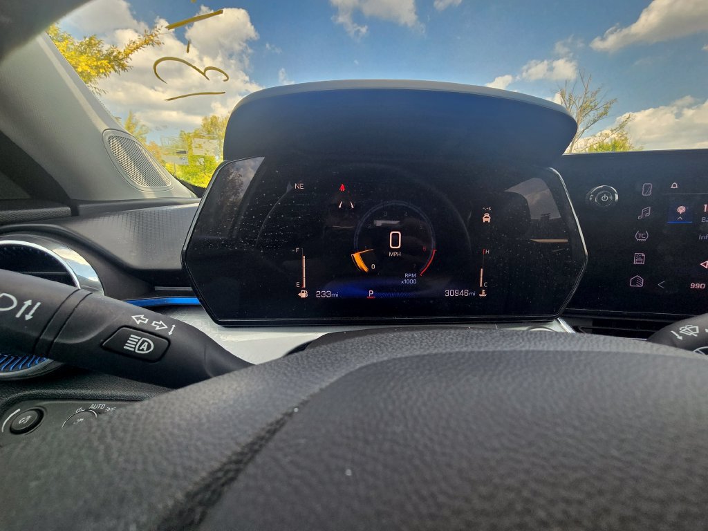 Used 2025 Chevrolet Trax LT w/ LT Convenience Package FWD image 30