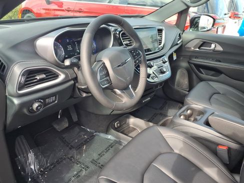 New 2026 Chrysler Pacifica Select image 6