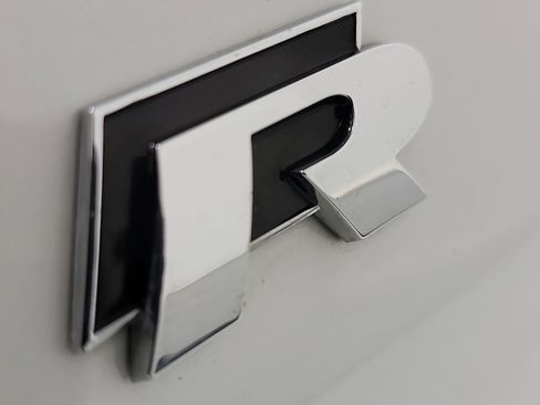 Used 2018 Volkswagen Golf R 4-Door image 33