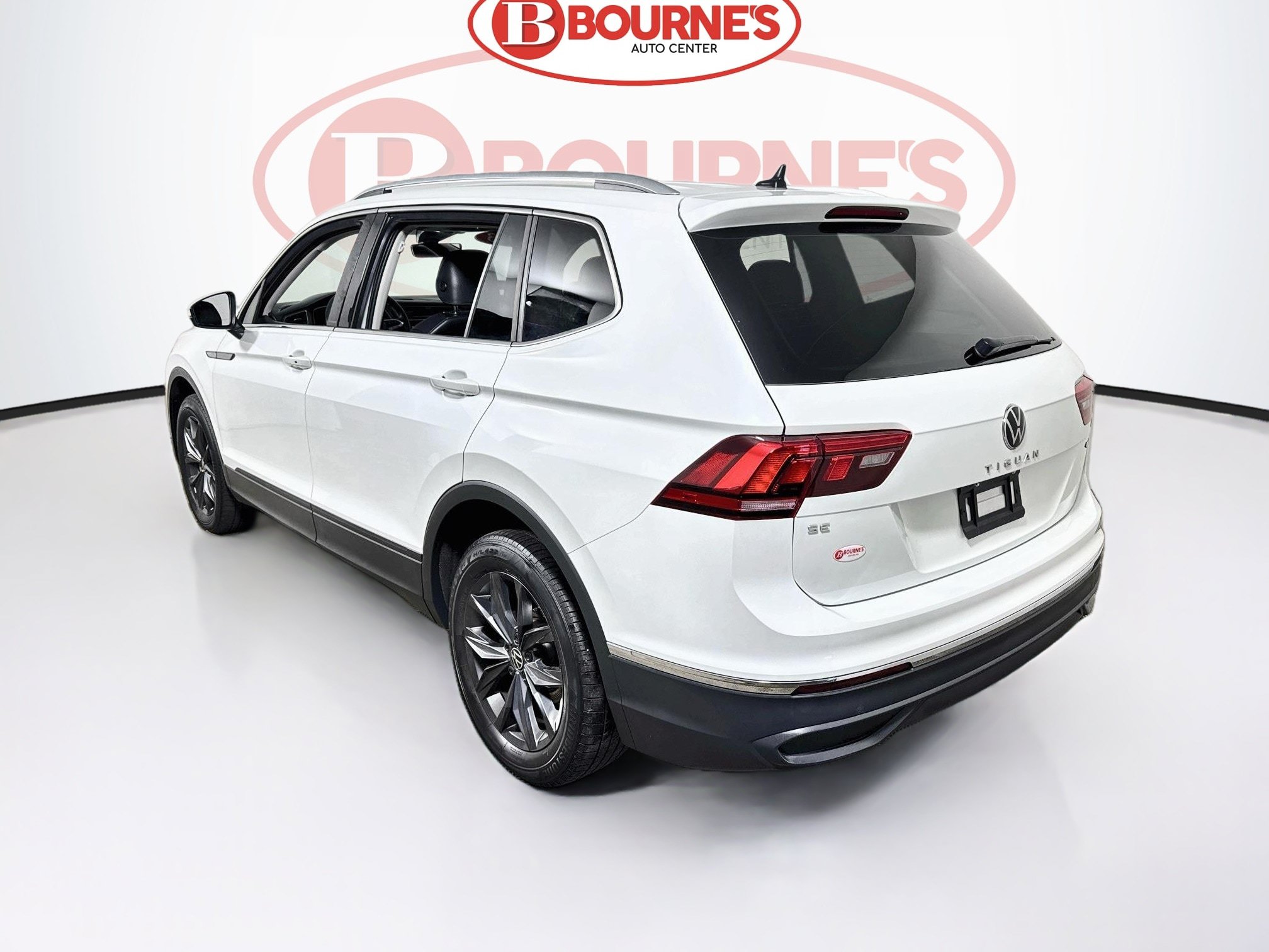 Used 2023 Volkswagen Tiguan SE AWD/4WD image 7