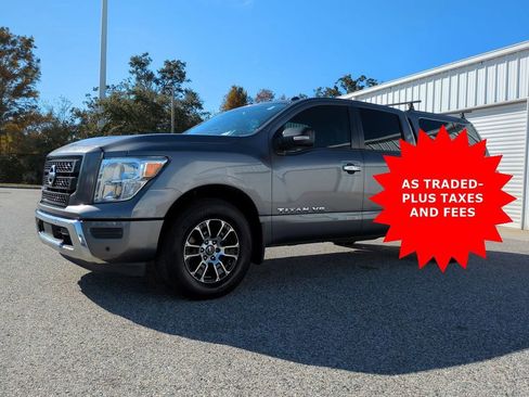 Used 2020 Nissan Titan SV w/ SV Convenience Package image 2