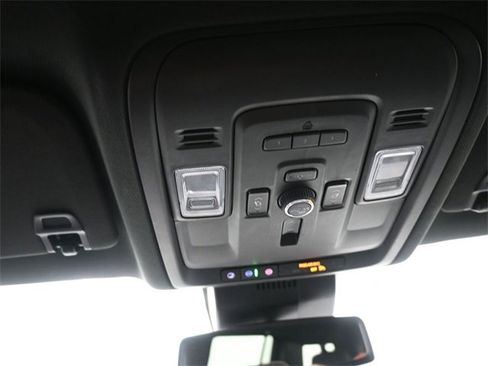 Used 2023 Chevrolet Suburban Premier image 12