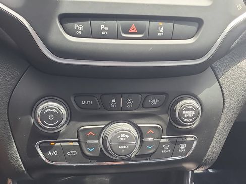 Used 2023 Jeep Cherokee Altitude Lux AWD/4WD image 29