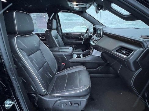 Used 2024 Chevrolet Suburban Premier image 19