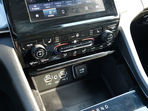 Used 2022 Jeep Grand Cherokee Altitude image 21