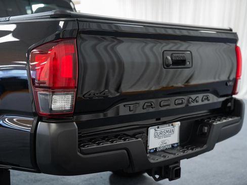 Used 2022 Toyota Tacoma SR5 AWD/4WD image 6