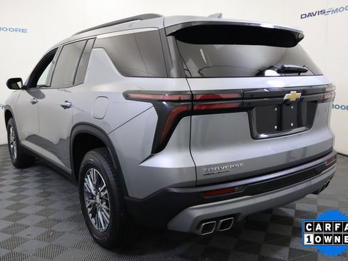 Used 2025 Chevrolet Traverse LT image 9