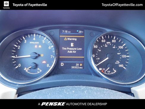 Used 2018 Nissan Rogue SL image 11