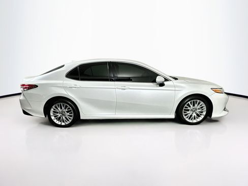 Used 2020 Toyota Camry XLE FWD image 10