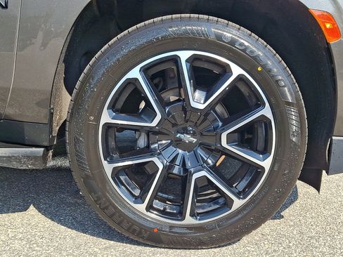 Used 2021 Chevrolet Suburban RST w/ Max Trailering Package AWD/4WD image 8