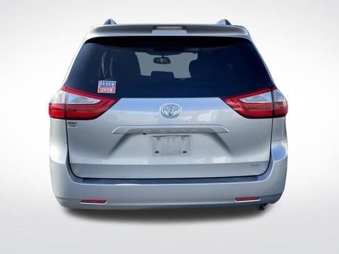 Used 2015 Toyota Sienna XLE FWD image 4