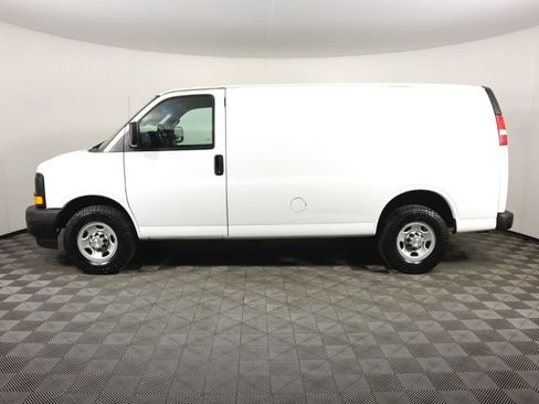 Used 2017 Chevrolet Express 2500 image 2