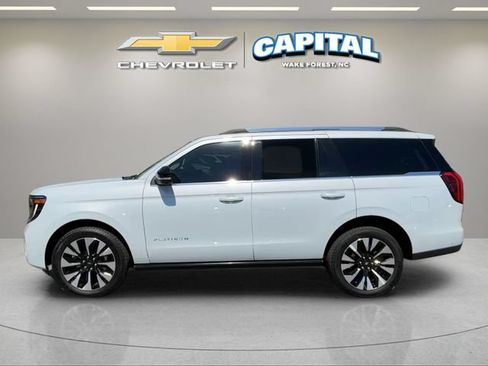 Used 2025 Ford Expedition Platinum w/ Driver's Package AWD/4WD image 2