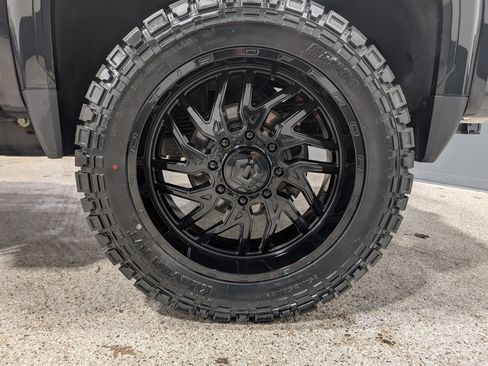 Used 2024 GMC Sierra 2500 AT4 w/ Technology Package image 13